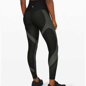 Mapped Out High-Rise Tight 28" size 8 ! NWT!!